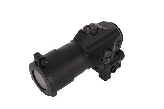 The Sig Sauer Juliet 4x magnifier features an integrated flip up lens cover